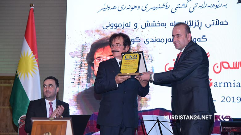 به‌ وێنه‌.. مه‌راسیمی رێزلێنانی هونه‌رمه‌ند حه‌سه‌ن گه‌رمیانی